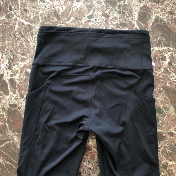 LULULEMON Fast and Free Reflective Crop II Leggings 19” in Black - Picture 9 of 11
